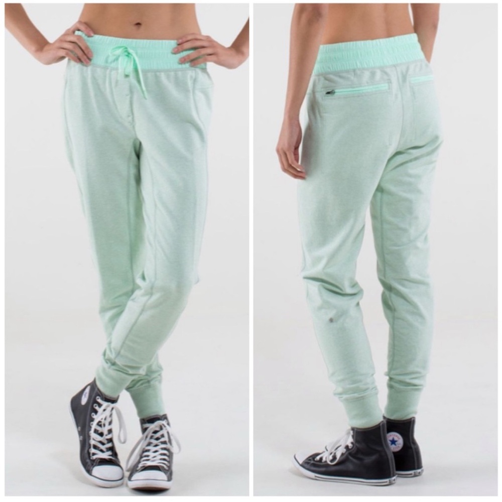 LULULEMON Happy Yin Year Sweatpant Pants Joggers Mint Fresh Teal Womens Size 6